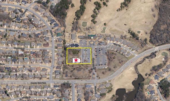 2 Country Club Cir, Maumelle, AR 72113